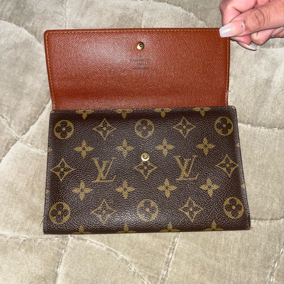 Louis Vuitton Monogram Passport wallet, -Authentic - Picture 2 of 11